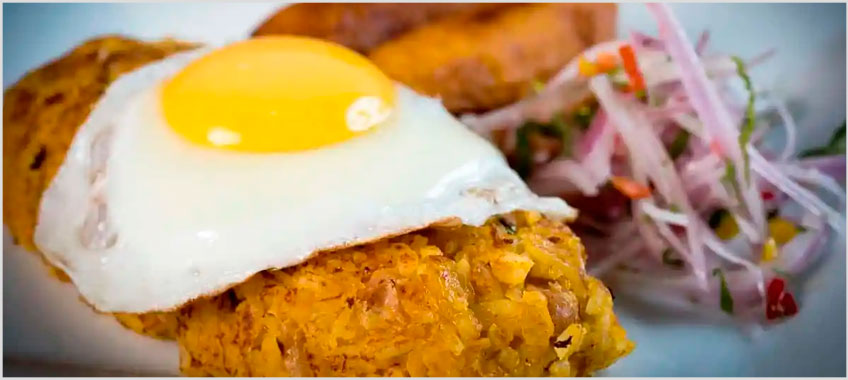 Tacu Tacu al Mismo Tiempo con Salsa Criolla de Rabanito y Palta